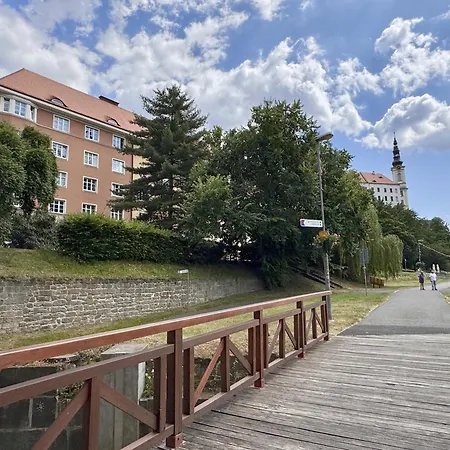 Apartment Podzamci - Utulny Na Nabrezi Pod Zamkem