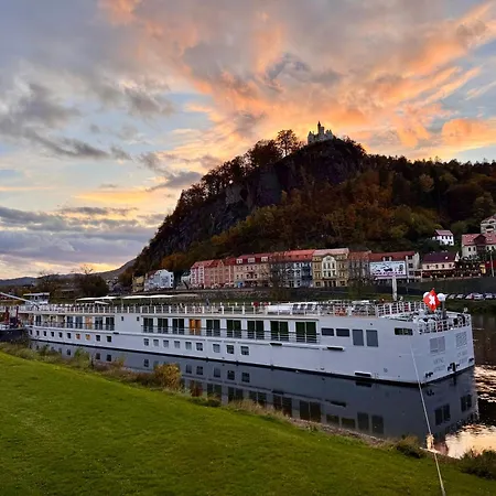 Podzamci - Utulny Na Nabrezi Pod Zamkem Apartment Decin